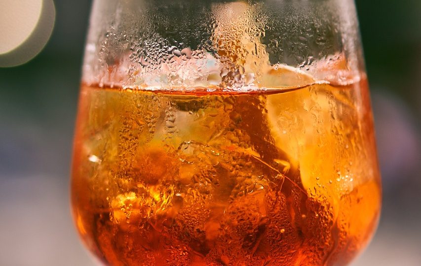 entdecken sie erfrischende getränke, die perfekt für jeden anlass sind. von fruchtigen säften bis hin zu spritzigen cocktails – genießen sie den ultimativen durstlöscher!