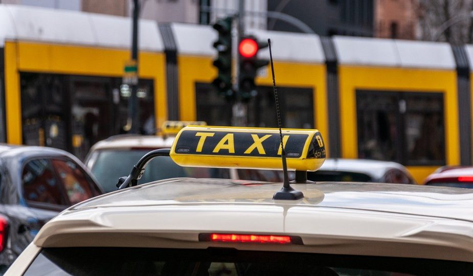 erfahren sie die vorteile von taxis: komfort, flexibilität und zuverlässigkeit für ihre täglichen fahrten. entdecken sie, wie taxis ihnen zeit und stress ersparen können, während sie sicher an ihr ziel gelangen.