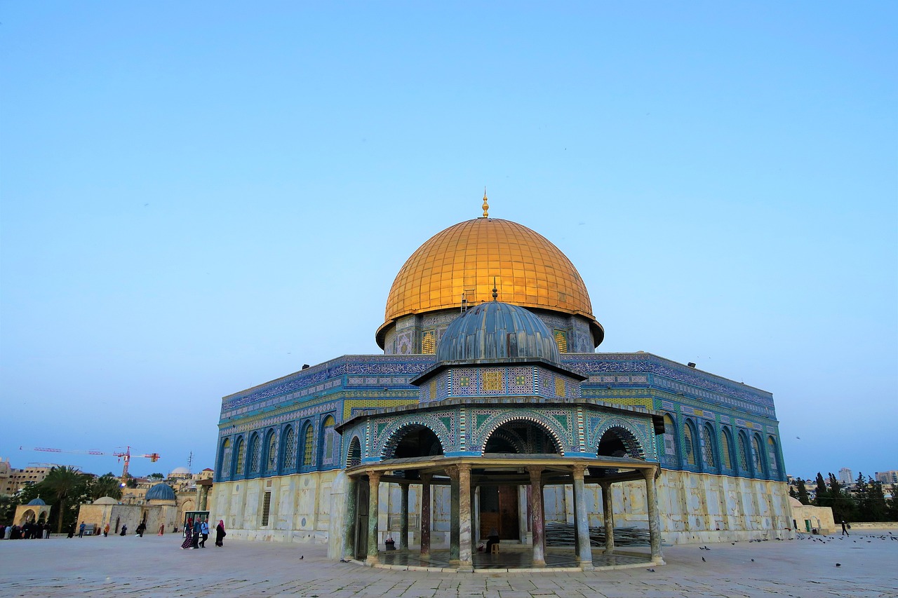 entdecken sie die faszinierende stadt jerusalem, ein ort voller geschichte, kultur und spiritualität. erleben sie die heiligen stätten, lebendige märkte und die atemberaubende architektur dieser einzigartigen metropole.