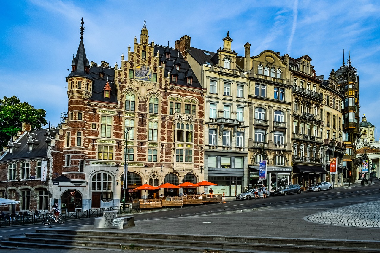 entdecken sie brüssel, die hauptstadt von belgien, bekannt für ihre beeindruckende architektur, reiche geschichte und köstliche schokolade. erleben sie die lebendige kultur, das bemerkenswerte erbe und die vielfalt der köstlichen gastronomie in dieser faszinierenden europäischen metropole.