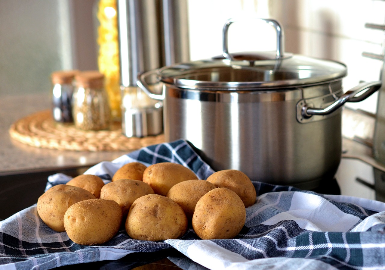 entdecken sie effektive tipps zur küchenorganisation, um den raum optimal zu nutzen und die effizienz beim kochen zu steigern. erfahren sie, wie sie ihre utensilien und vorräte elegant und übersichtlich anordnen können.