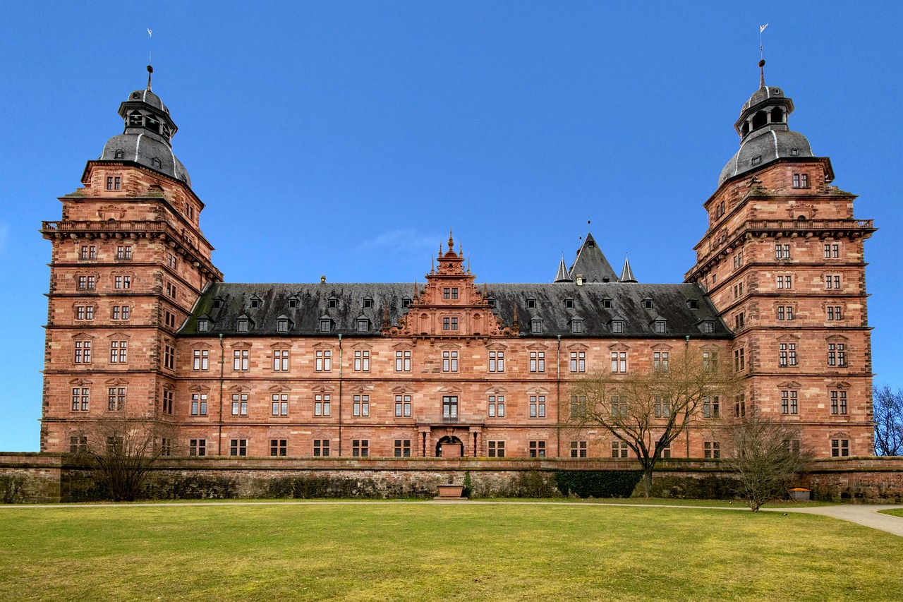 entdecken sie aschaffenburg, eine charmante stadt in bayern mit reicher geschichte, beeindruckender architektur und wunderschönen parkanlagen. genießen sie die lebendige kultur und die vielfältigen freizeitmöglichkeiten, die diese historische stadt zu bieten hat.